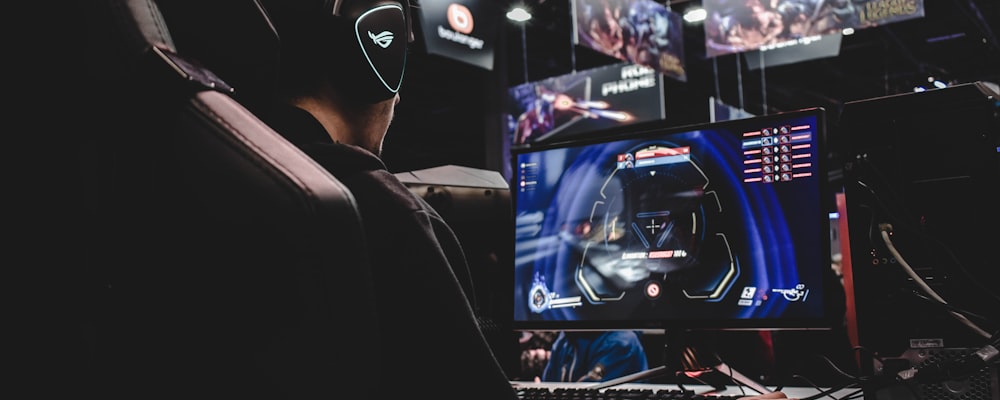 DOTA2英雄攻略视频截图 - 复杂的天赋树与出装路线图