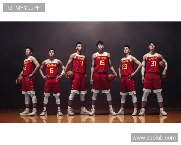 酷似姚明的篮球艺术之旅探索高大身影与运动激情的完美结合