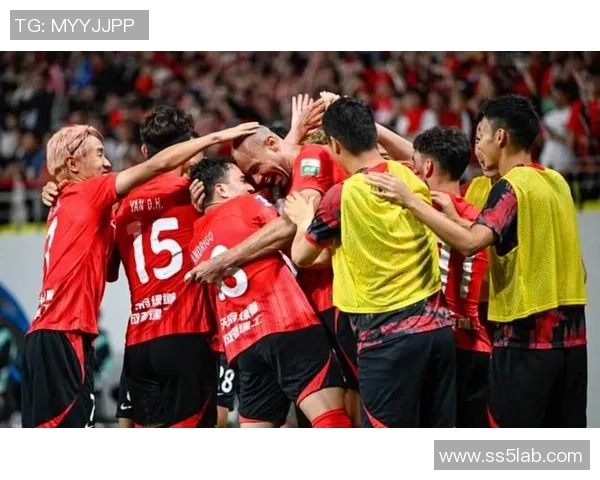 中超精彩对决本菲卡与热刺战成平局争议判罚引发全场热议