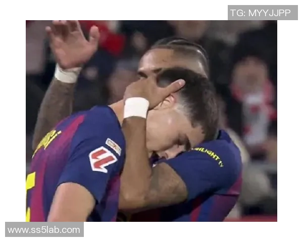 欧联杯精彩对决那不勒斯逆转巴萨红牌事件引发全场热议